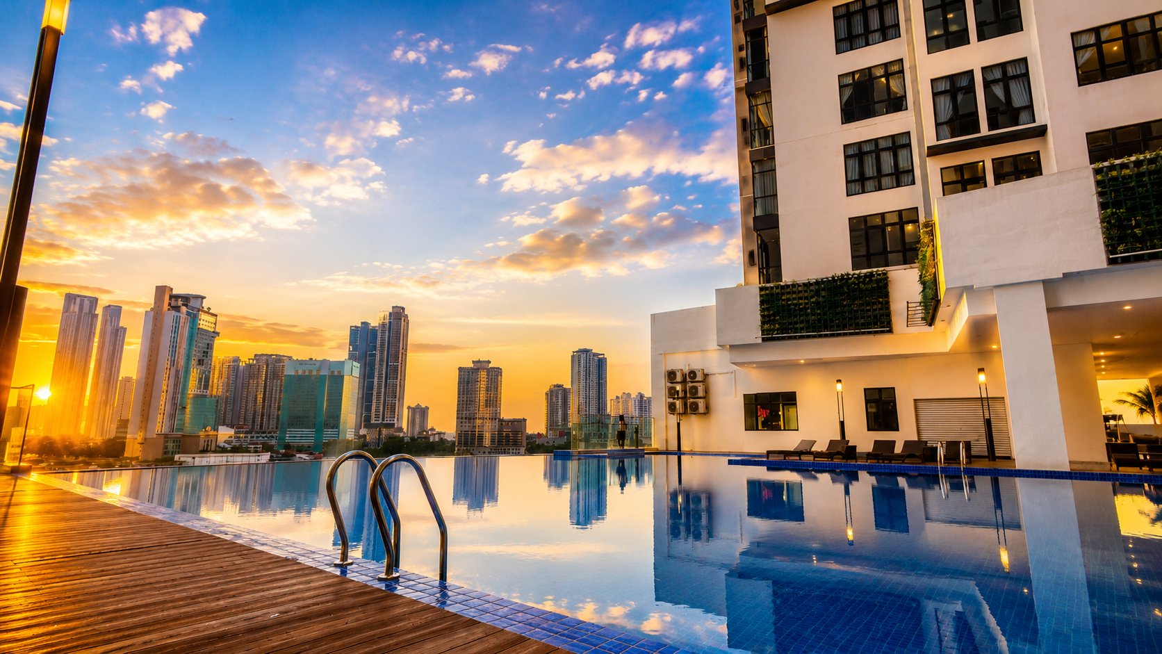 Rooftop Infinity Pool